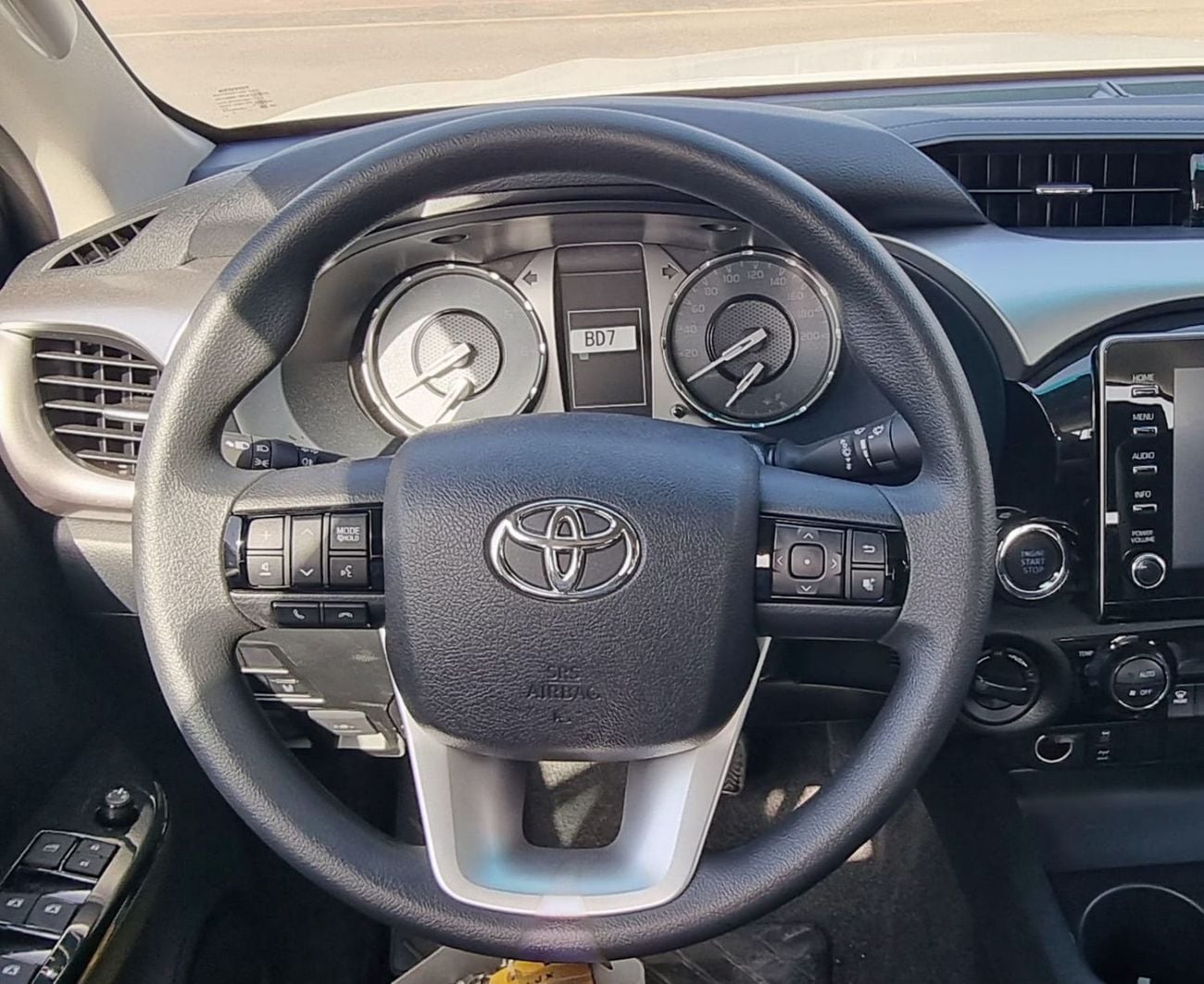 تويوتا هيلوكس SGLX TOYOTA HILUX 2.4L DIESEL DOUBLE CABIN 4X4 FULL OPTION MY 2025