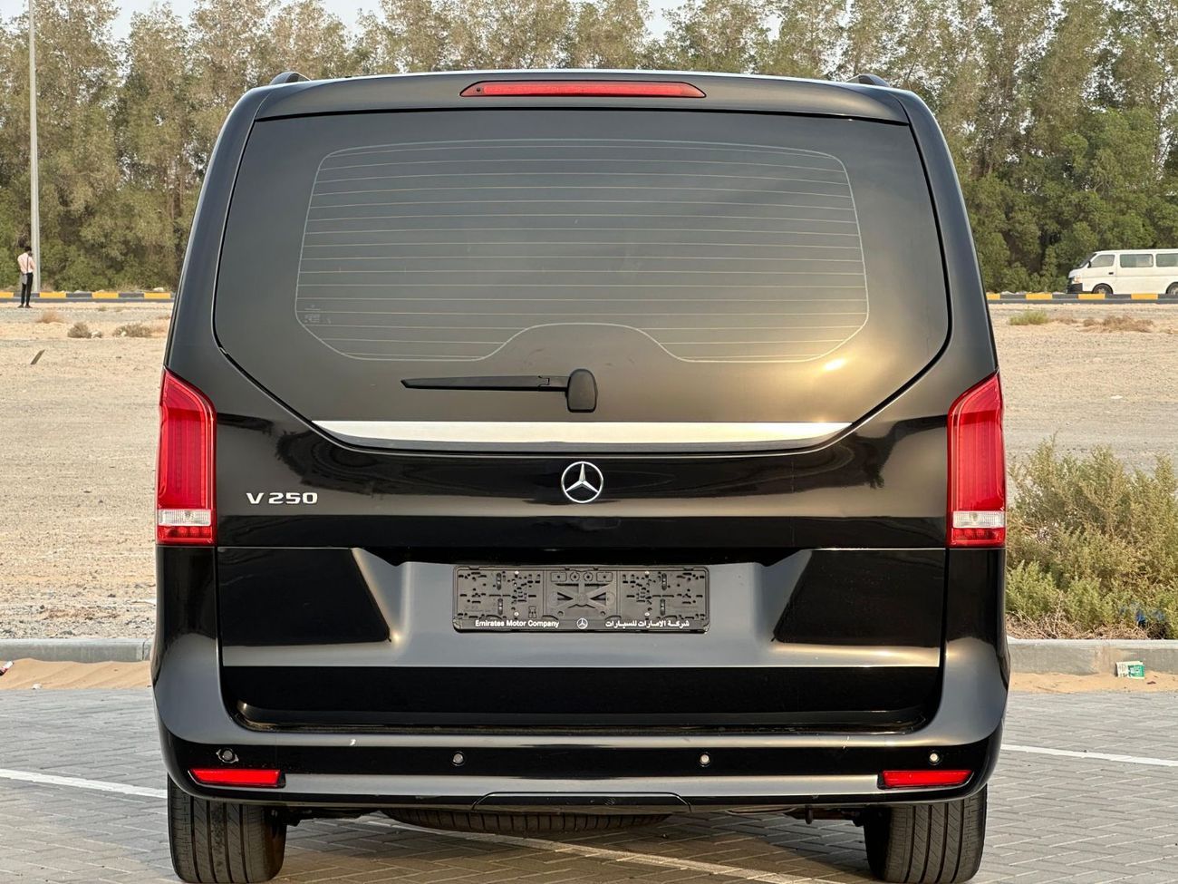 Mercedes-Benz V 250 Std 2.1L MERCEDES V-250 GCC 2024 ORGINAL PAINT // LOW MILEAGE // PERFECT CONDITION