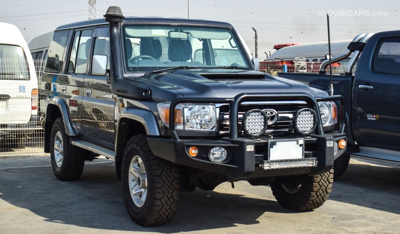 Toyota Land Cruiser 70 GXL 1VD engine Diesel turbo Full option hard Top