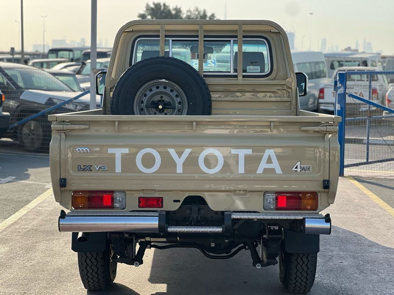 تويوتا لاند كروزر بيك آب Std 4.0L Single Cab Utility 4WD