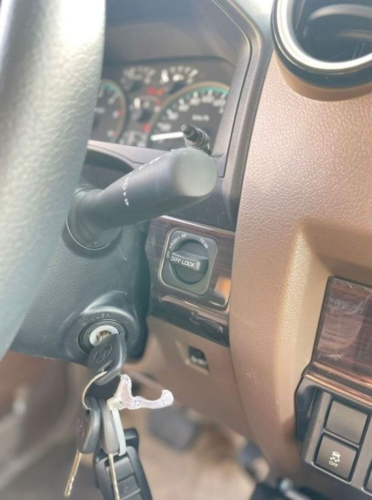 Toyota Land Cruiser Pick Up VDJ79 2.8L DIESEL A/T DOUBLE CABIN FULL OPTION PICKUP