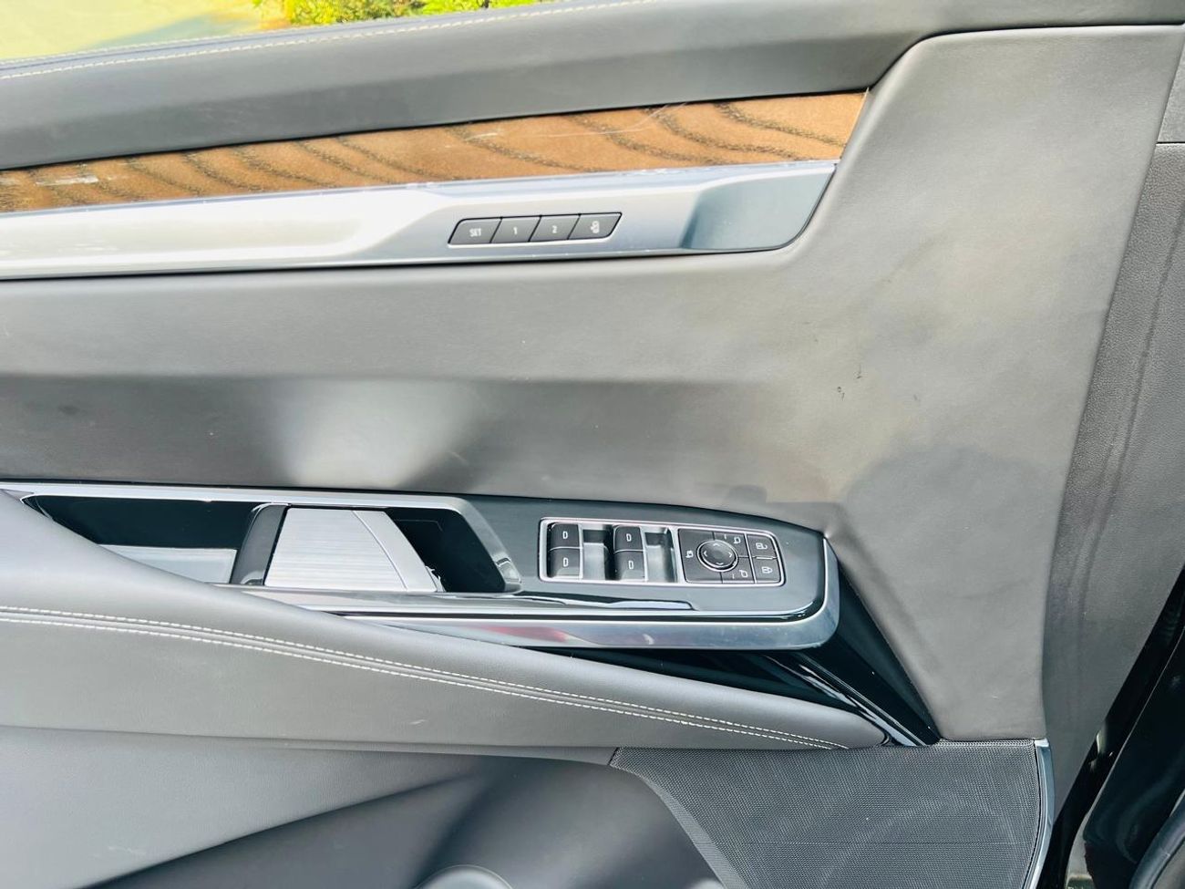 كاديلاك إسكالاد Premium Luxury Platinum 6.2L 4WD