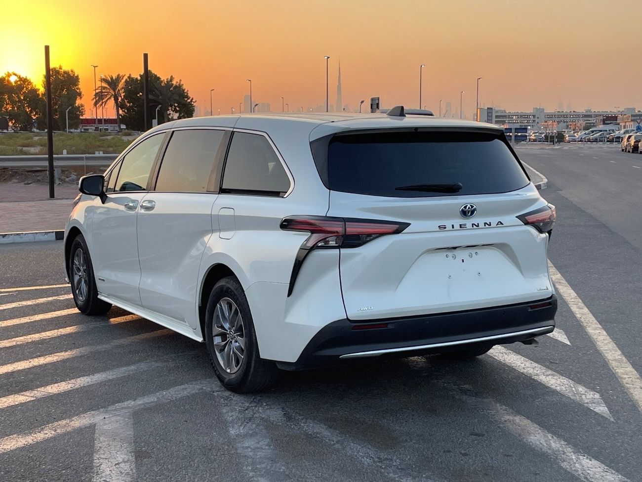 تويوتا سيينا 2021 TOYOTA SIENNA XLE HYBRID 4x4 FULL OPTIONS IMPORTED FROM USA