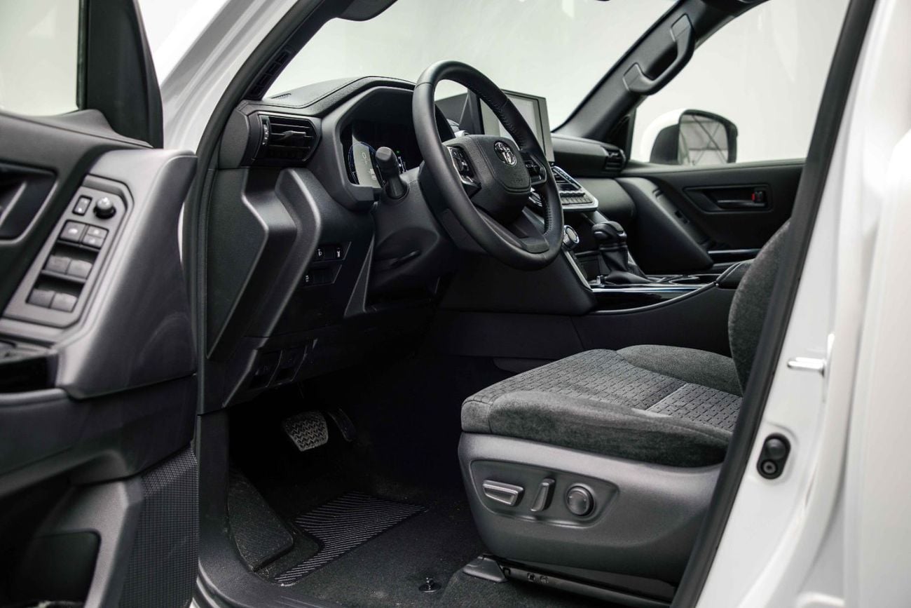 Toyota Land Cruiser LC300 EXR 3.3L - Pearl White Inside Black | Export Only