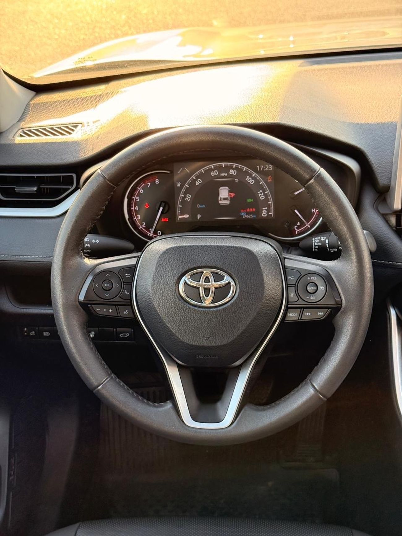 تويوتا راف ٤ XLE 2.5L Full option