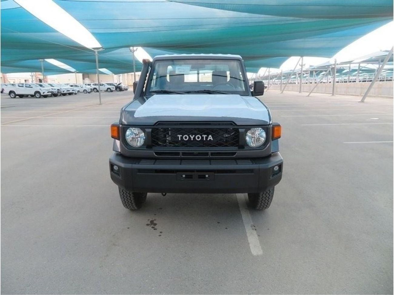 تويوتا لاند كروزر بيك آب 79 V6 Petrol Automatic Transmission 2024YM