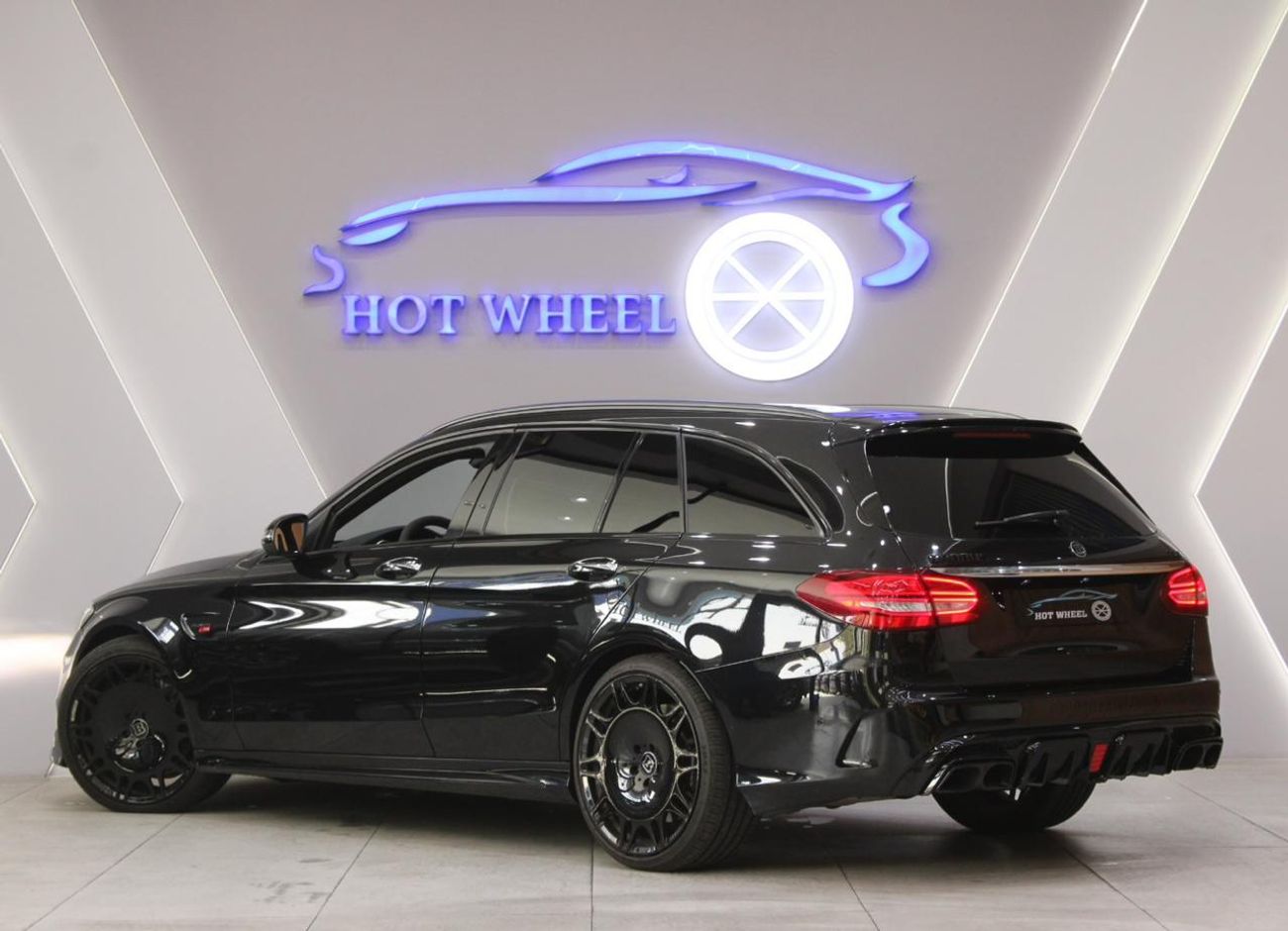 مرسيدس بنز C 63S AMG Std 4.0L (5 Seater)