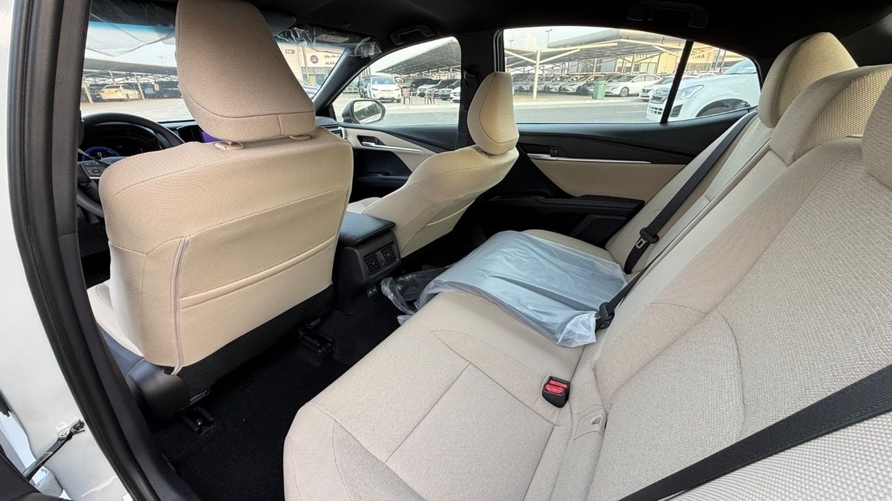 Toyota Camry GLE HEV