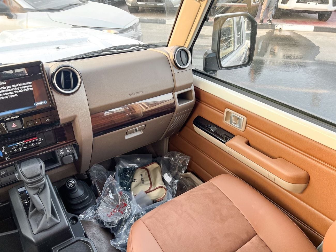 تويوتا لاند كروزر بيك آب 2026 Toyota Land Cruiser LC79 Double Cab LX-Z AT تويوتا لاند كروزر LC79 موديل 2026، كابينة مزدوجة LX-Z، ناقل حركة أوتوماتيكي - للتصدير فقط