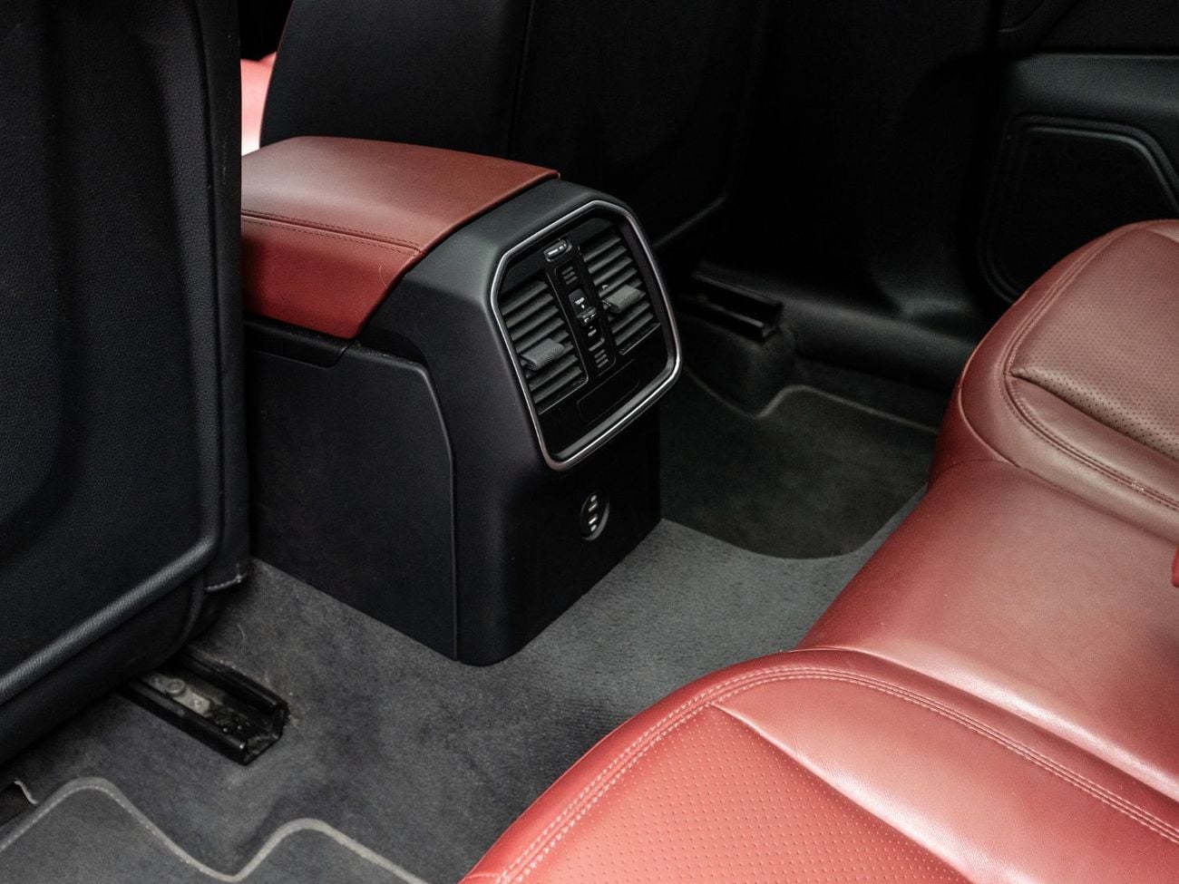 Porsche Macan T 2.0L (260 HP) 2023Porsche Macan T, 2.0L TC I4, 4WD, 261 bhp, 7 Speed Automatic