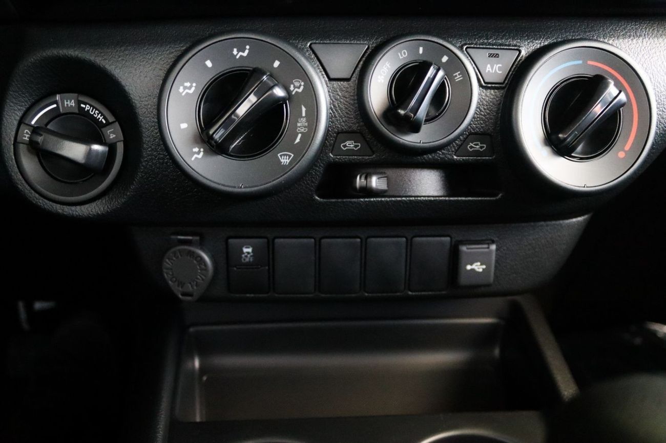 Toyota Hilux 2025 TOYOTA HILUX 2.7 **EXPORT ONLY**التصدير فقط خارج الخليج***