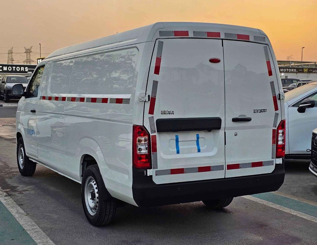Sinogold سينا EV300 CARGO (NON GCC) CARGO ELECTRIC || DUAL CHRAGING PORT / REAR CAMERA / REAR PARKING SENSOR (CODE #  SEVCR25)