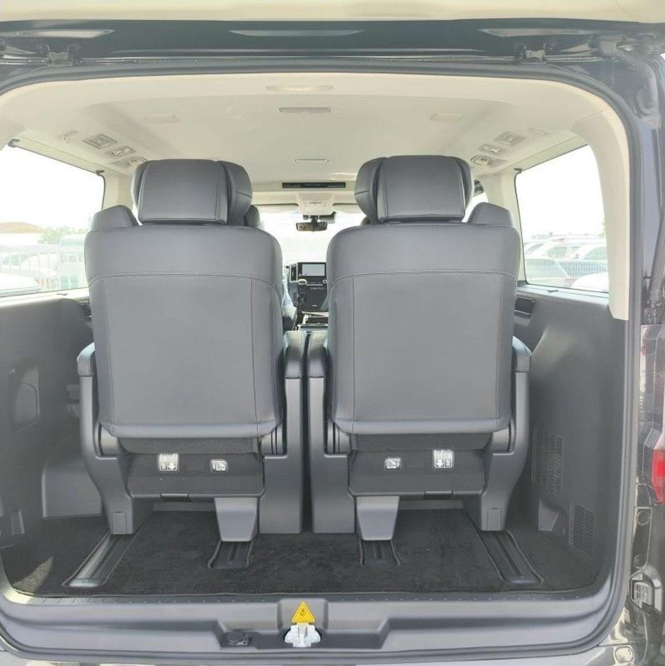 تويوتا جرافينا 2024 Toyota Granvia 3.5L 6 seater