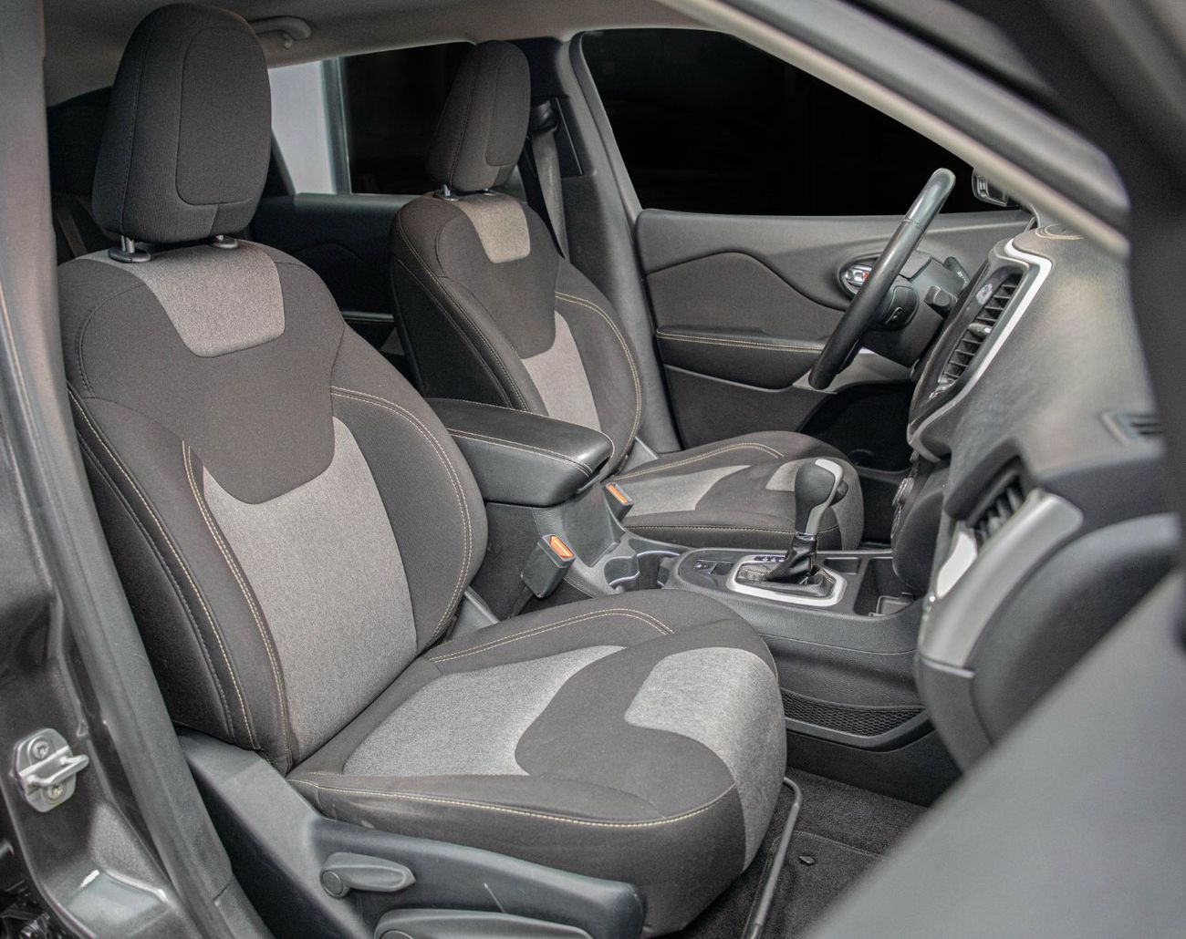 جيب شيروكي Sport 2.4L