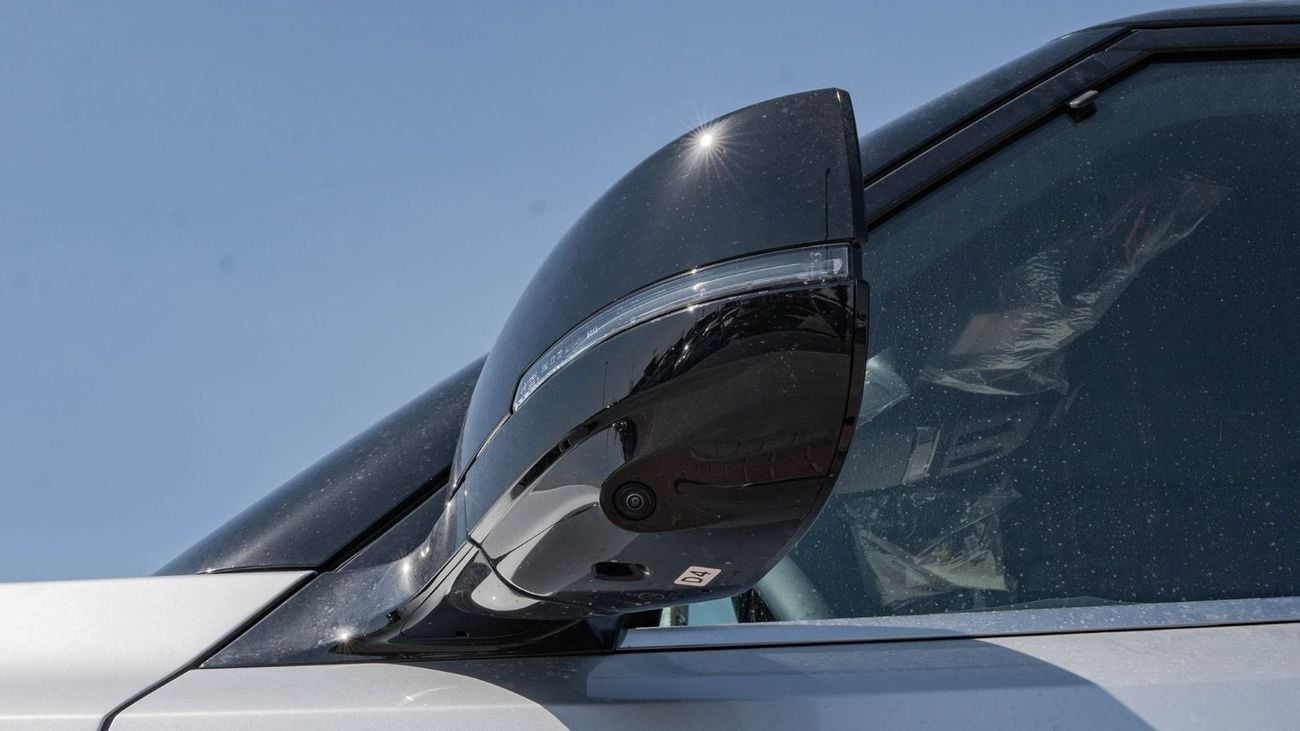 نيسان باترول LE PLATINUM CITY Nissan Patrol LE Platinum 3.5L AT Petrol TT (Silver-Red) (Black roof)