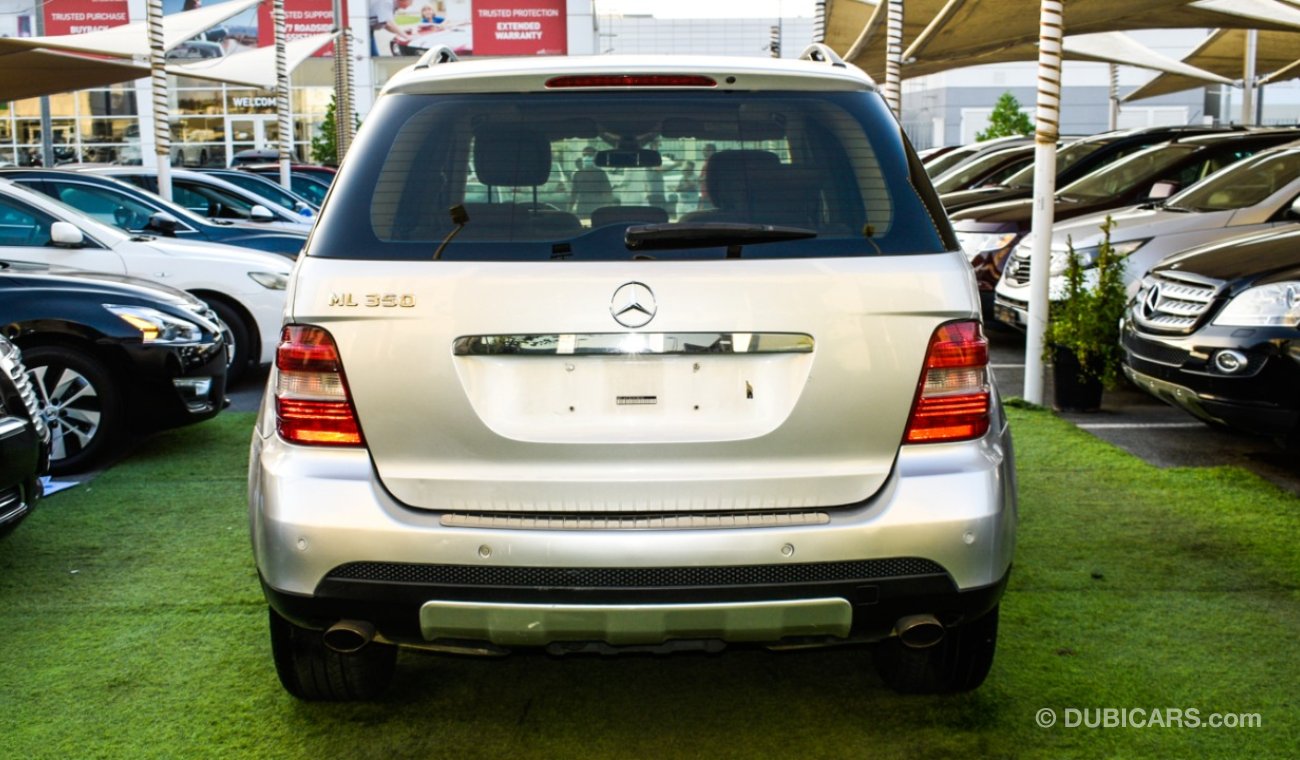 مرسيدس بنز ML 350 خليجى - رقم  واحد - فتحة  - جلد - حساسات - رنجات - خشب - جناح خلفى بحالة ممتازة لاتحتاج لمصاريف