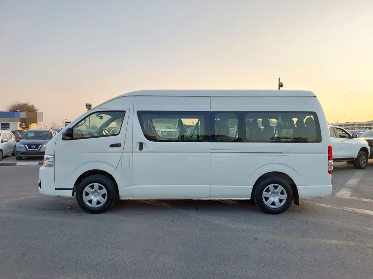 Toyota Hiace TOYOTA HIACE COMMUTER VAN RHD 2016 MODEL 3.0 L DIESEL AUTOMATIC(PM28405)