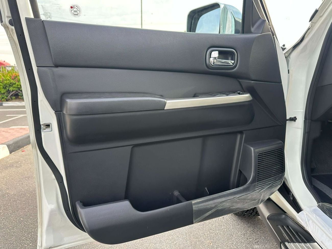 Nissan Patrol SAFARI GL 4.8L M/T (7 Seater)