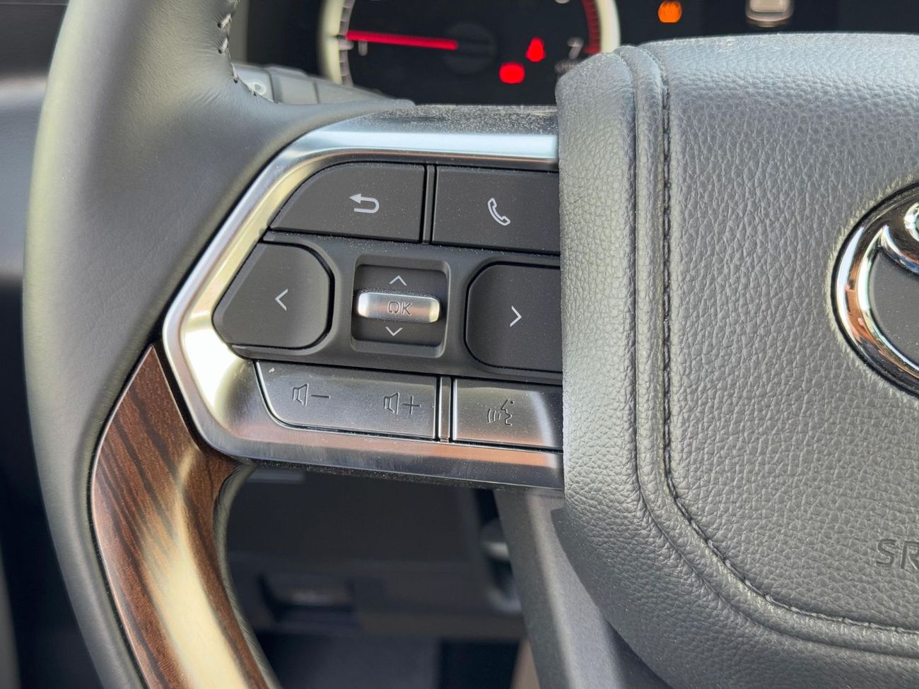 Toyota Land Cruiser GXR 3.5L Twin Turbo V6 Petrol Full Option , Radar , JBL