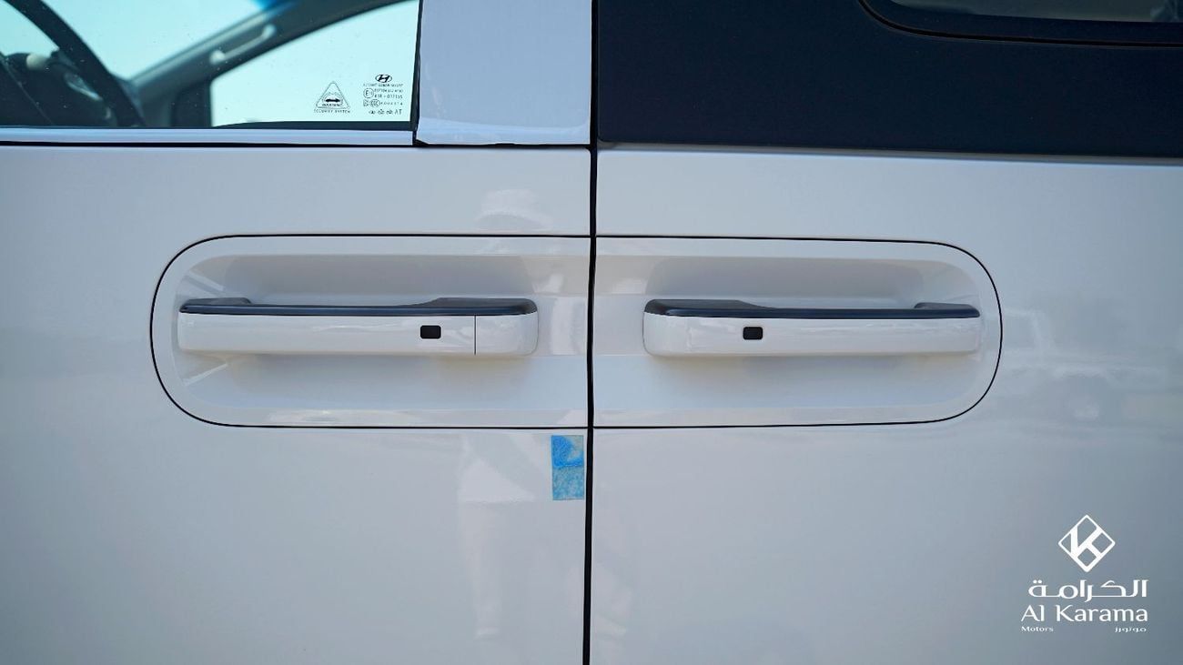 هيونداي ستاريا سيارة تنفيذية سعة 3.5 لتر، 9 مقاعد، مقاعد دوارة 360 درجة، زر تشغيل، مثبت سرعة، تشغيل المحرك عن بعد