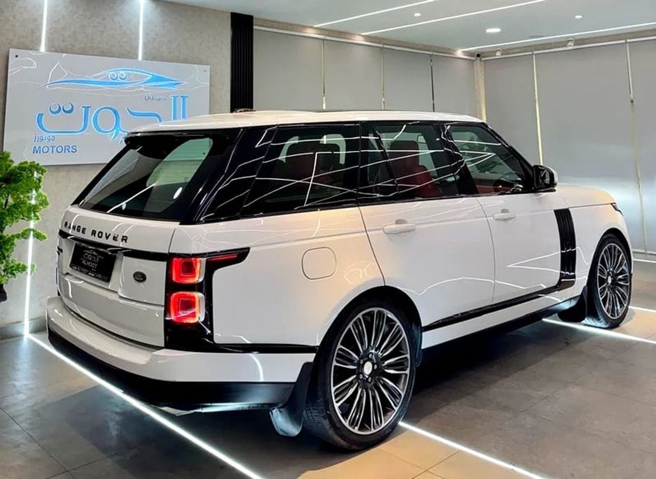 Land Rover Range Rover AUTOBIOGRAPHY SUPERCHARGED RR VOGUE V8 || FACELIFT || GCC || TOP RANGE || PANORAMIC ROOF