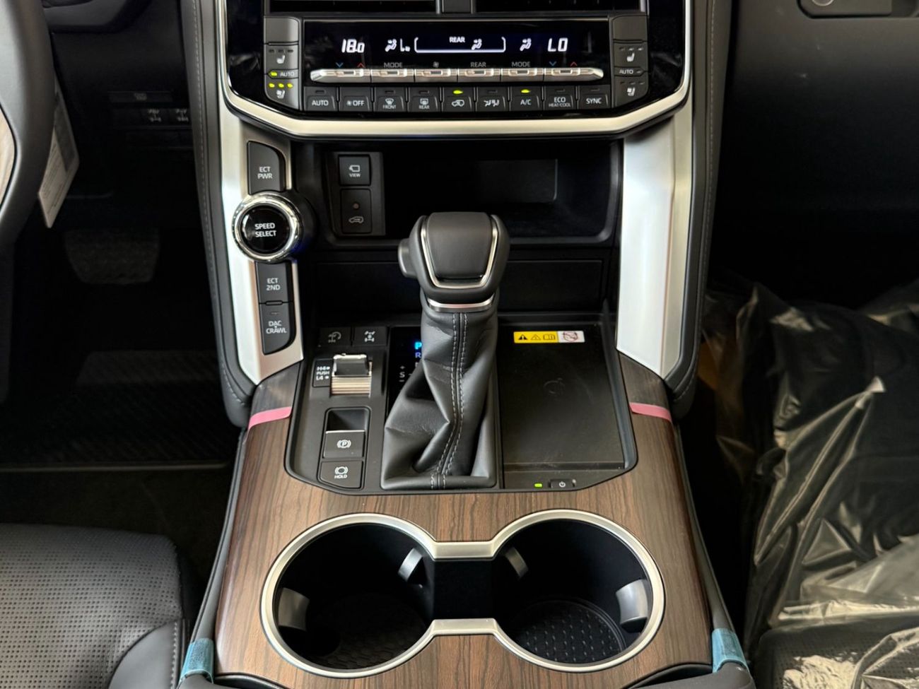 Toyota Land Cruiser VX 4.0 V6 FULL OPTION **EXPORT ONLY**التصدير فقط خارج الخليج***