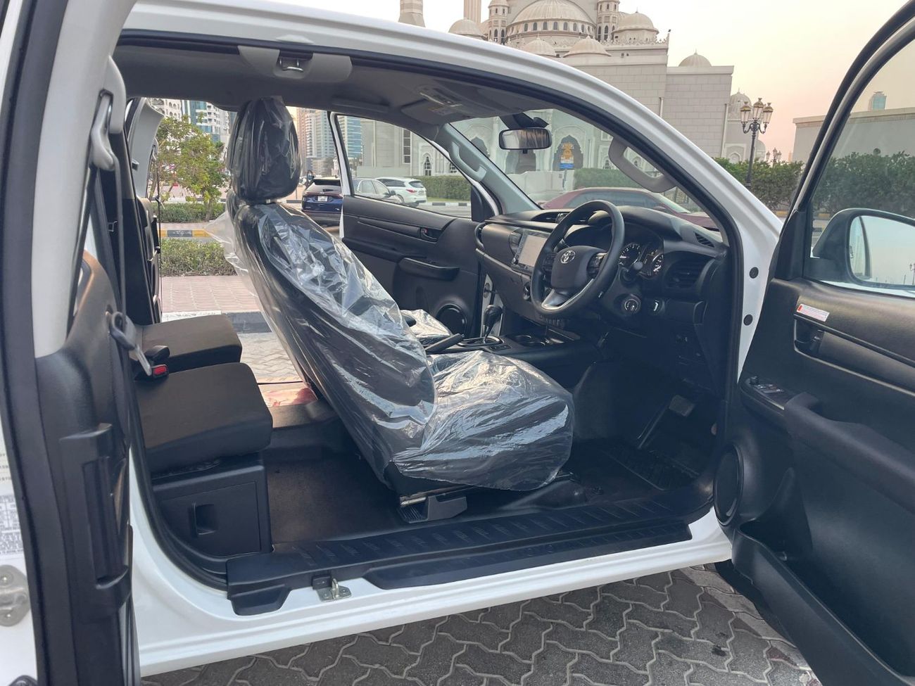 تويوتا هيلوكس Toyota Hilux SR Extra cab (Australia) Engine: 2.8 L Turbo Diesel 4x4  (Export from Australia)