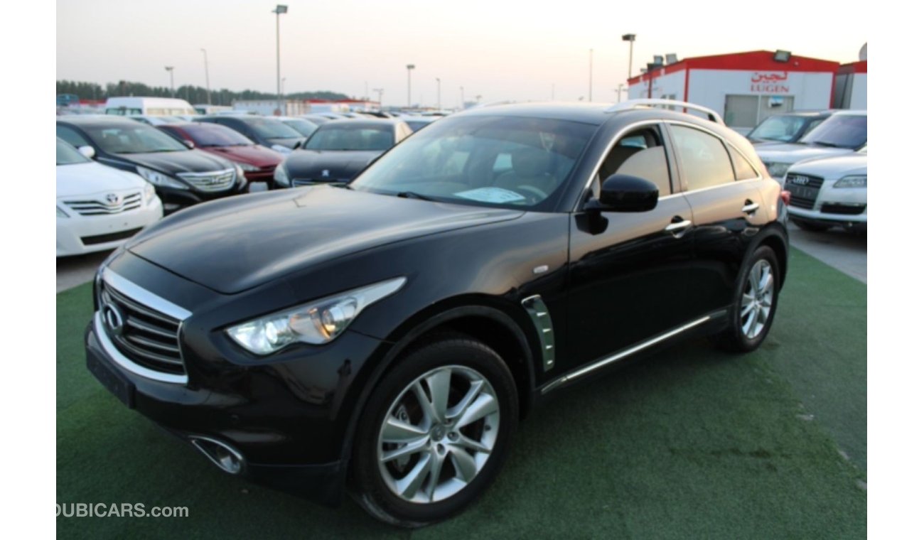 Infiniti FX35 FX 35 2012 five camera full option GCC