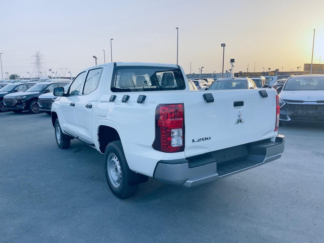 ميتسوبيشي L200 MITSUBISHI L200 GL 2.4L (128 HP) Double Cab Utility