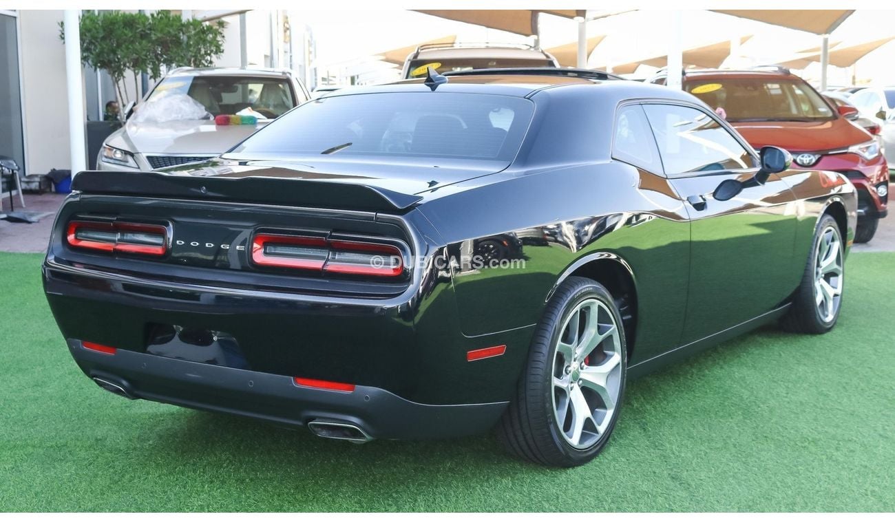 Dodge Challenger V6