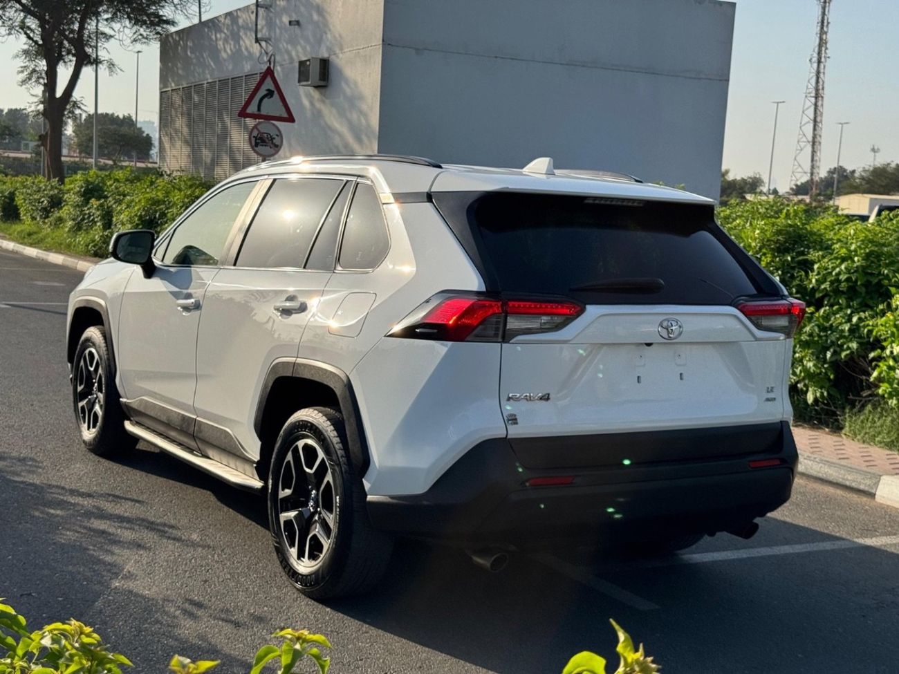 Toyota RAV4 2019 LE 4x4 LEATHER SEATS US SPEC