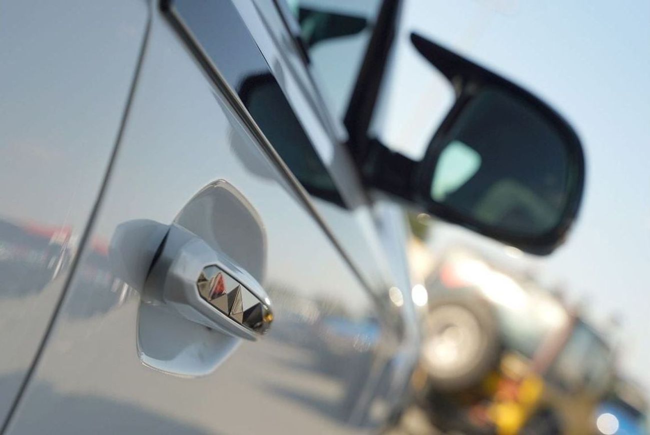 بي أم دبليو XM 2025 BMW XM Hybrid GCC AWD 4.4L White 0Km