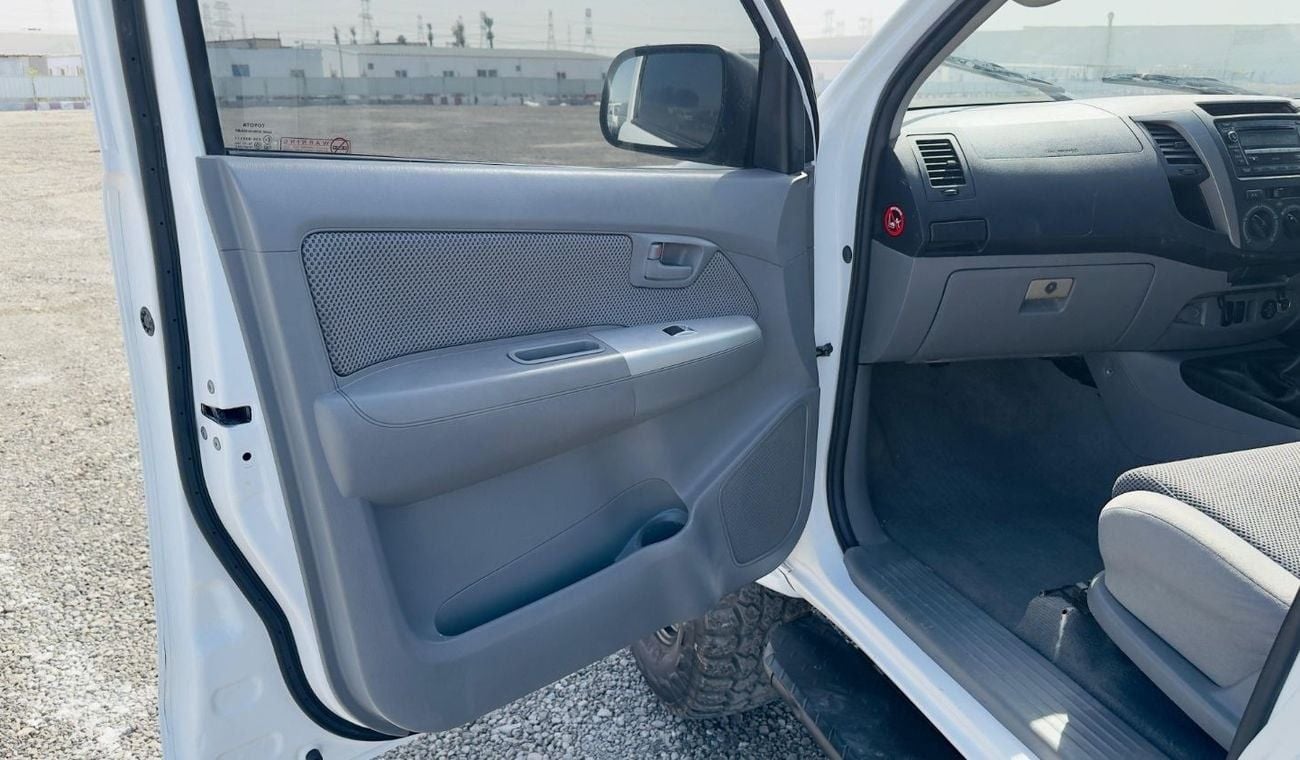 Toyota Hilux PREMIUM BULL BAR | RHD | 2010 | 3.0L DIESEL ENGINE | MANUAL TRANSMISSION | LATEST SPORTS BAR