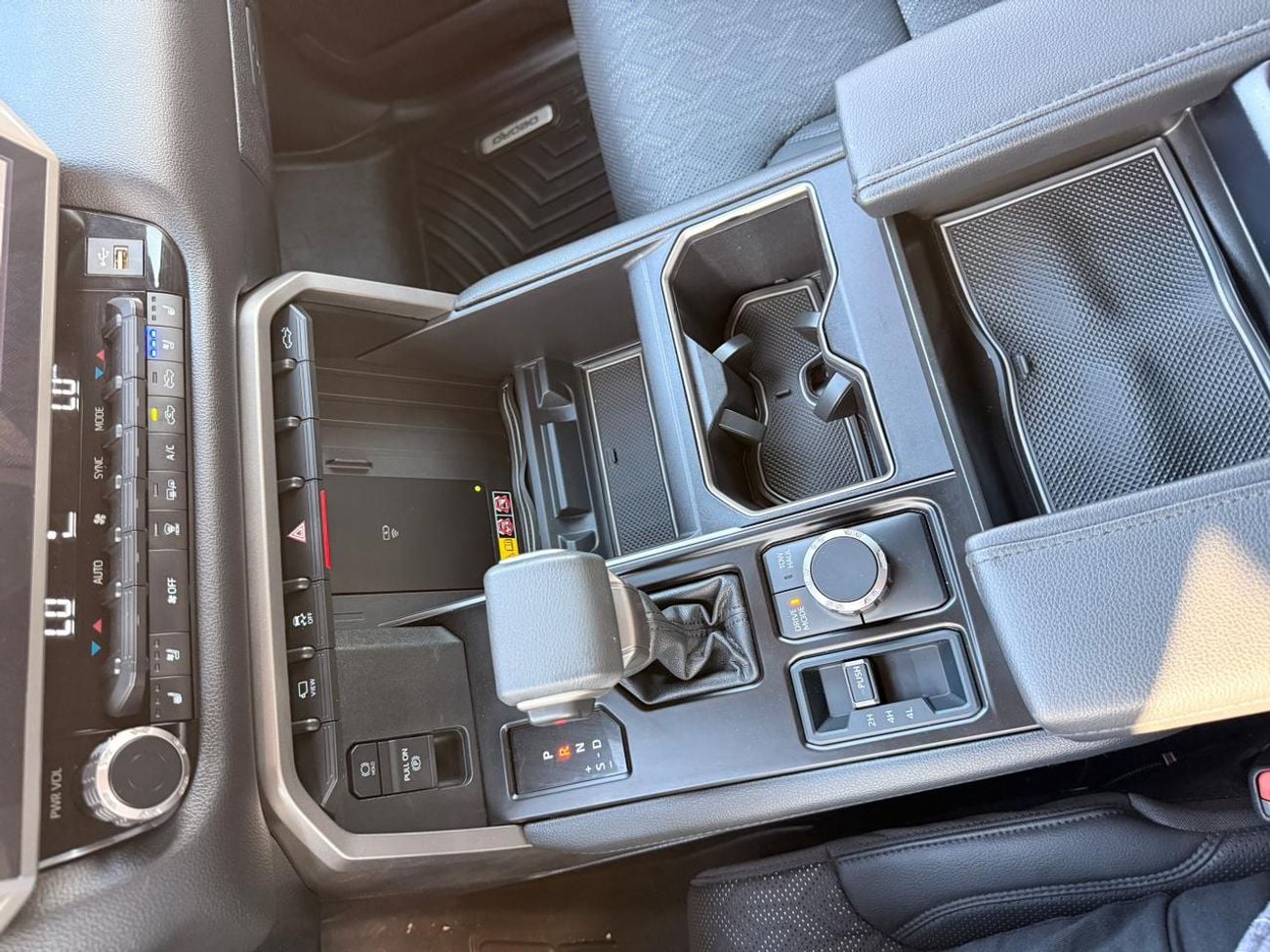 Toyota Tundra Limited edition// panoramic, 360 camera// full option 2025