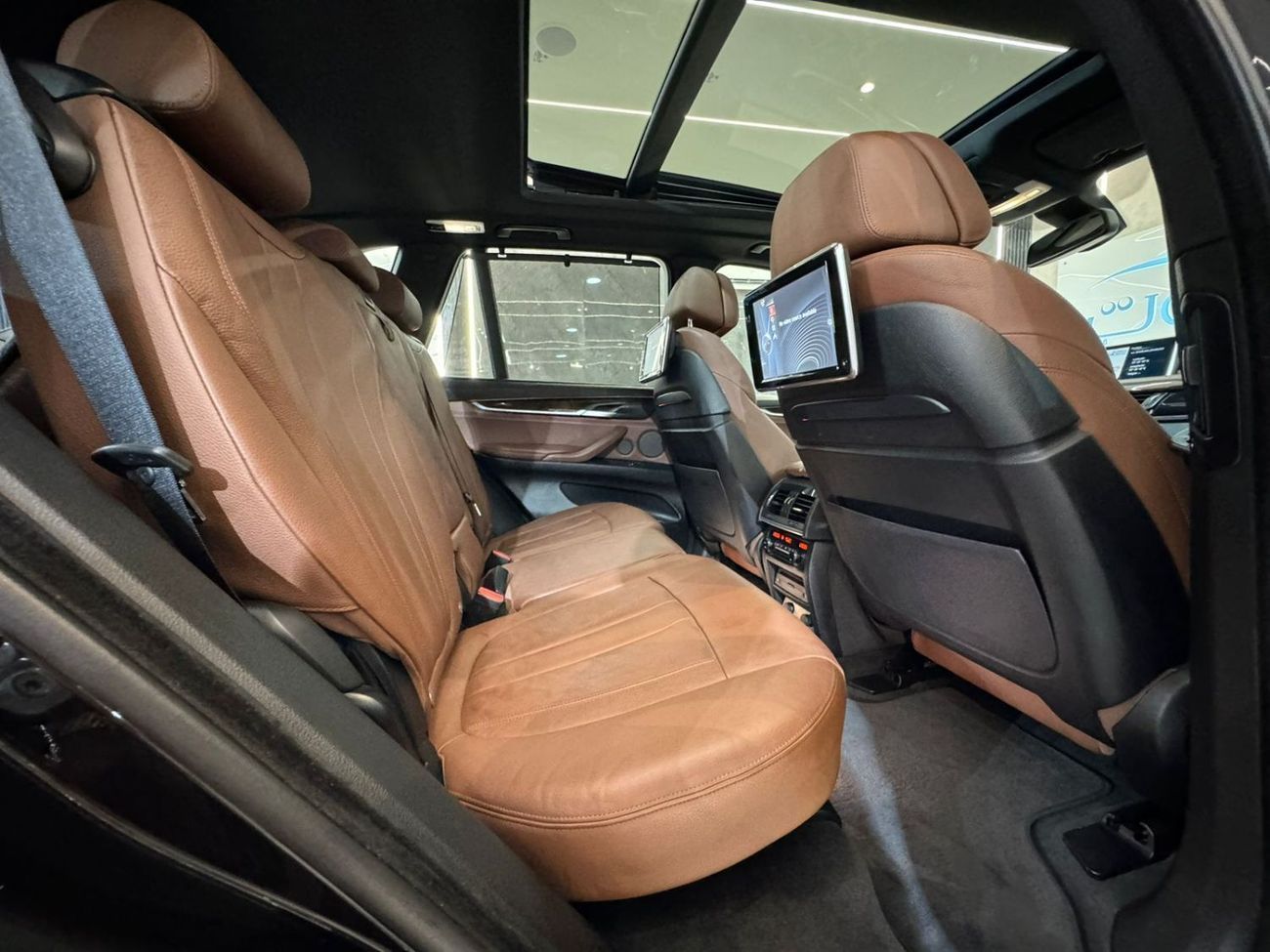 بي أم دبليو X5 50i Luxury 4.4L (7 Seater) AMAZING BMW X5 V8 || 7 SEATS || FULL OPTIONS || GCC II ACCIDENTS FREE I|