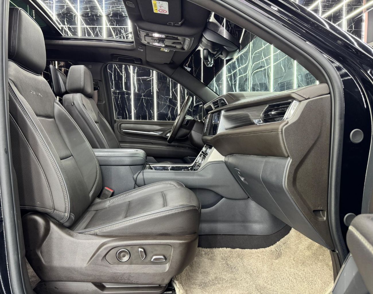 GMC Yukon 6.2 V8 Denali (AWD) 2024 GMC Yukon, 2029 GMC Warranty + Service Pack, Fully Loaded, 7 Seater, GCC