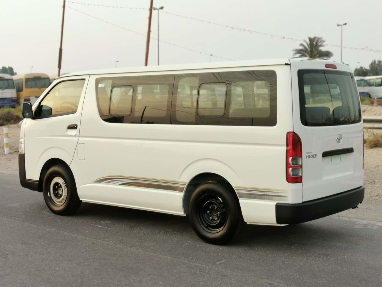 تويوتا هاياس STANDARD ROOF / M/T / 2.5L DIESEL / 15 SEATER / EXPORT ONLY ANGOLA (CODE # HD25ST15)