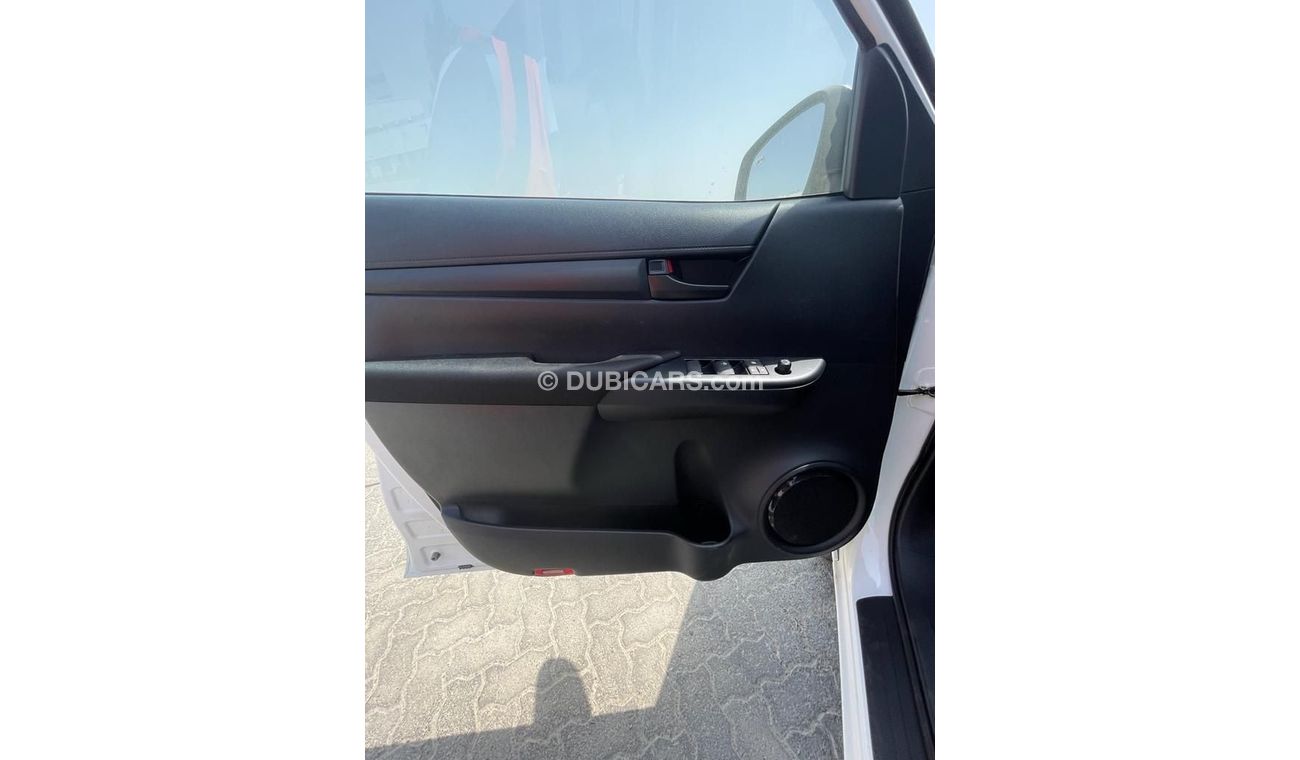تويوتا هيلوكس 2023 TOYOTA HILUX 2.4L MT DIESEL MID OPTION