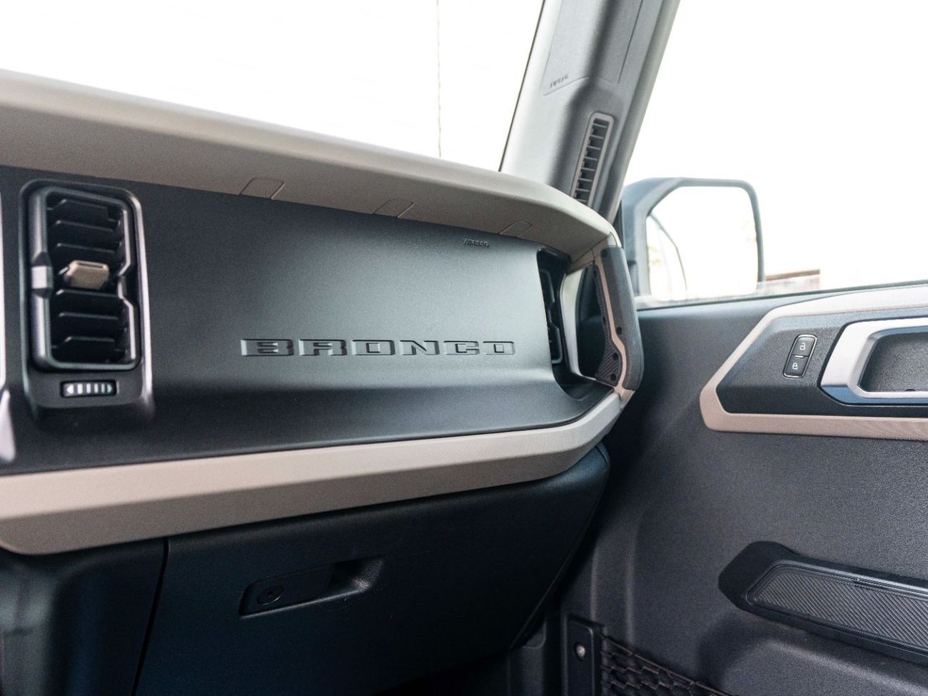 Ford Bronco Big Band 2.3L (5 Seater)