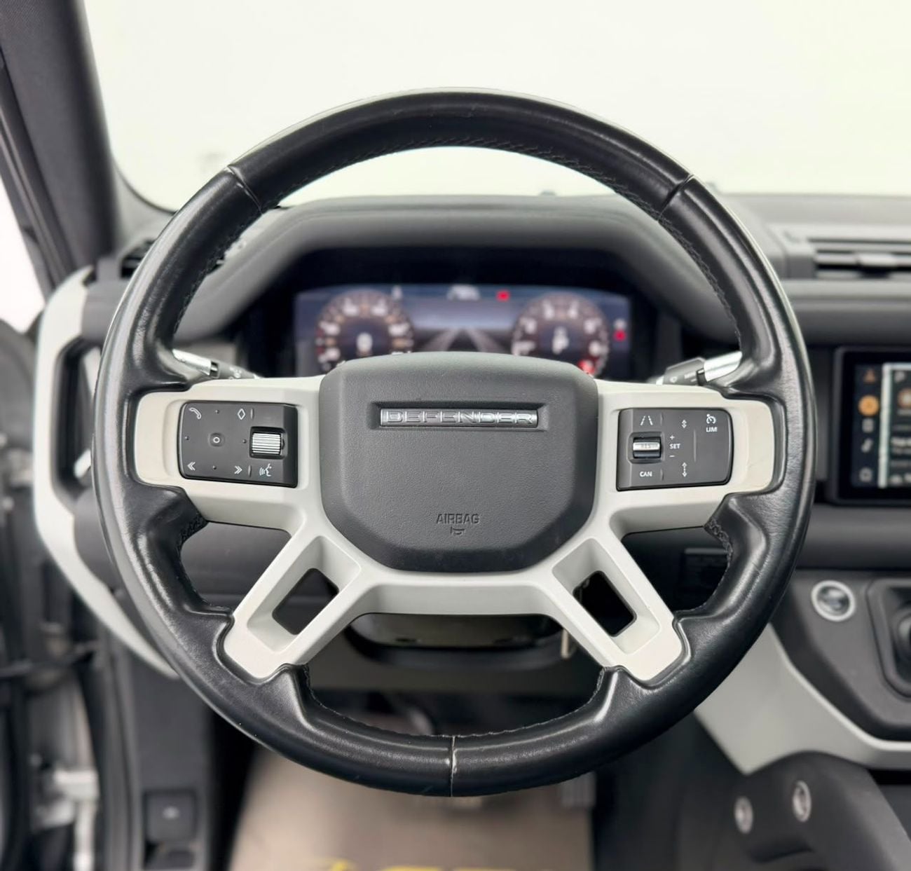 لاند روفر ديفندر 110 HSE P400