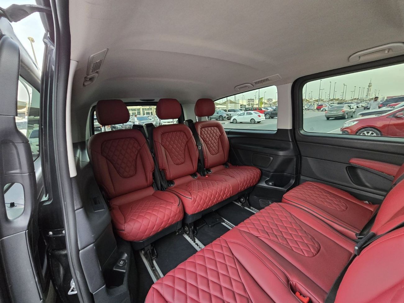 Mercedes Benz V 250 Avantgarde MERCEDES V-250 2016 GCC BODY KIT MAYBACH // PERFECT CONDITION