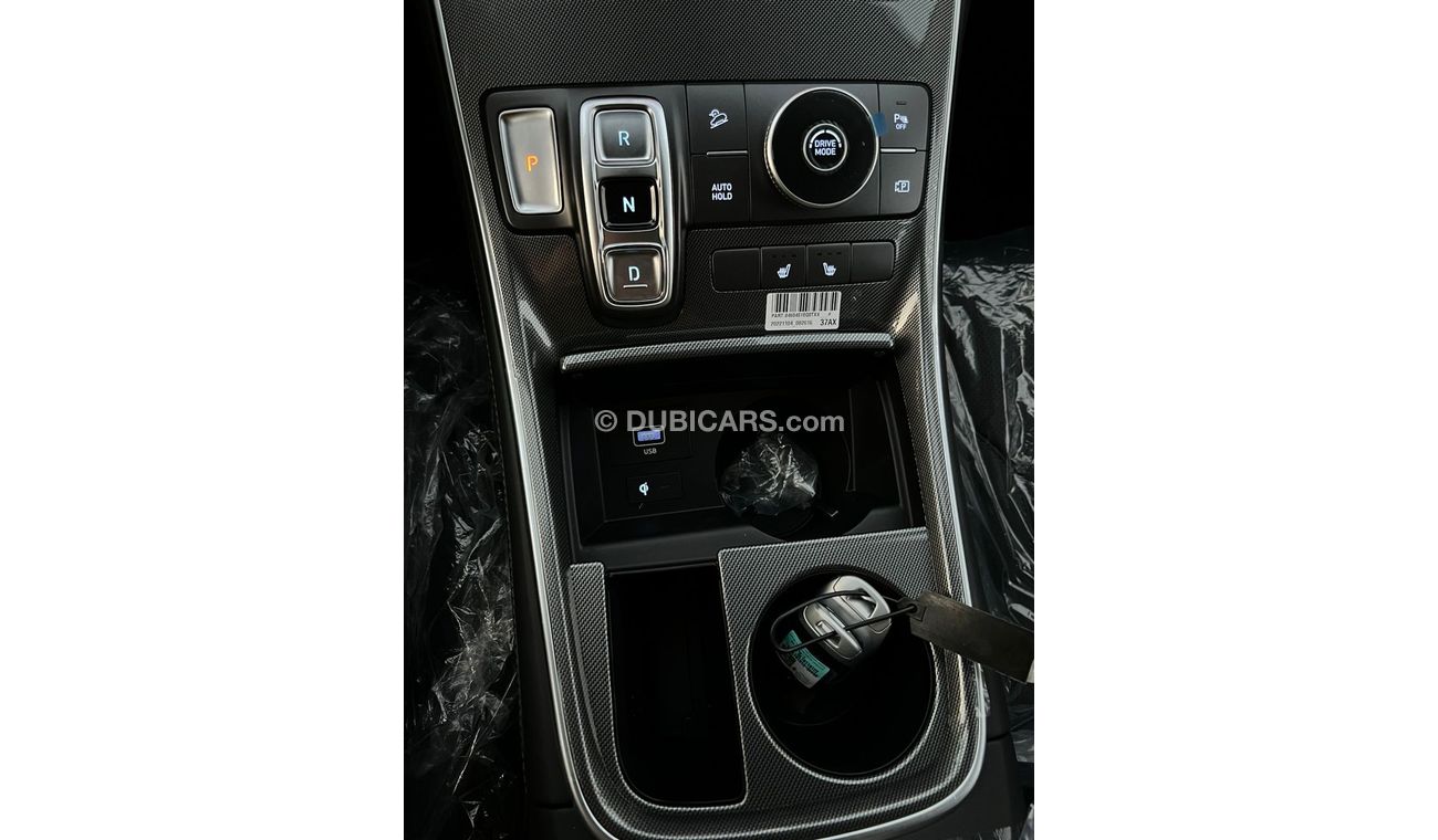 Hyundai Santa Fe 2.5 L 4x4 Panoramic roof  360 camera  Heated seat  Ventilation seat