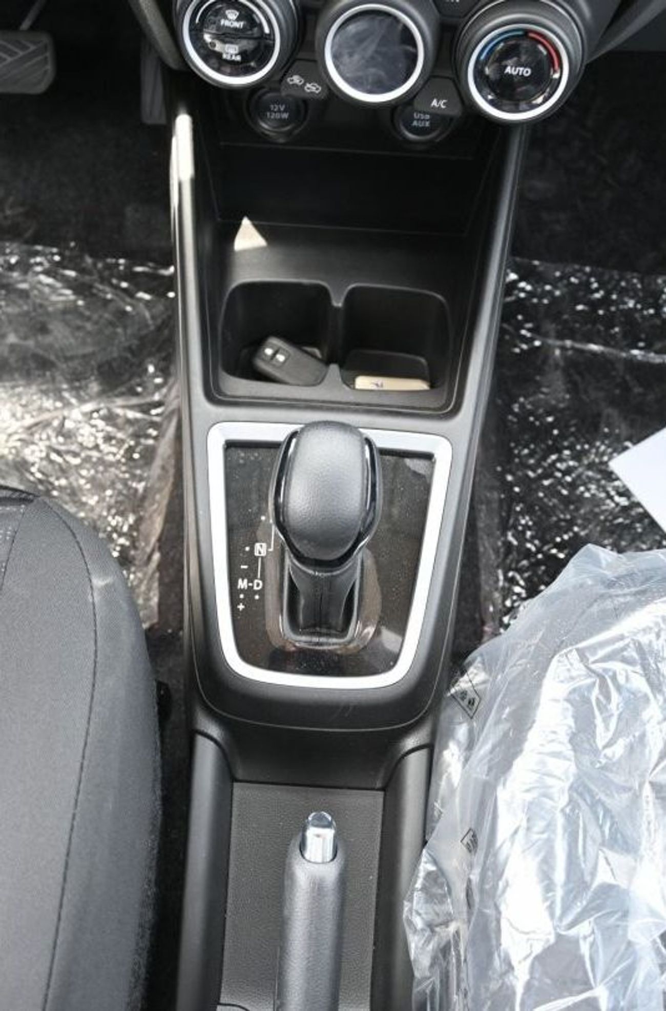 سوزوكي سويفت سوزوكي سويفت 1.2 لتر بنزين ، هاتشباك ، دفع أمامي ، 4 أبواب ، بدء الدفع ، وسادة هوائية مزدوجة ، حساسا