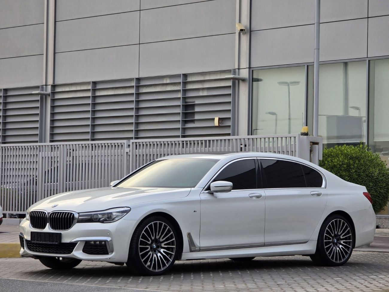 BMW 730Li Exclusive 2.0L BMW 730LI 2018 GCC ACCIDENT FREE // PERFECT CONDITION IN SIDE OUT SIDE