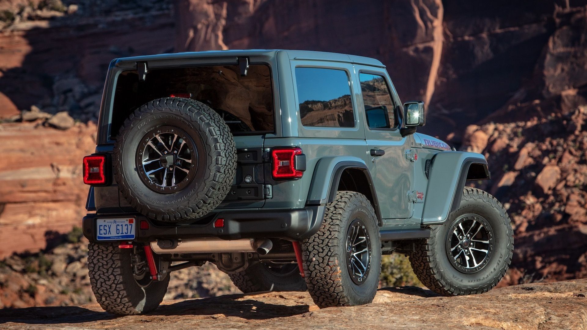 Jeep Wrangler exterior - Rear Right Angled