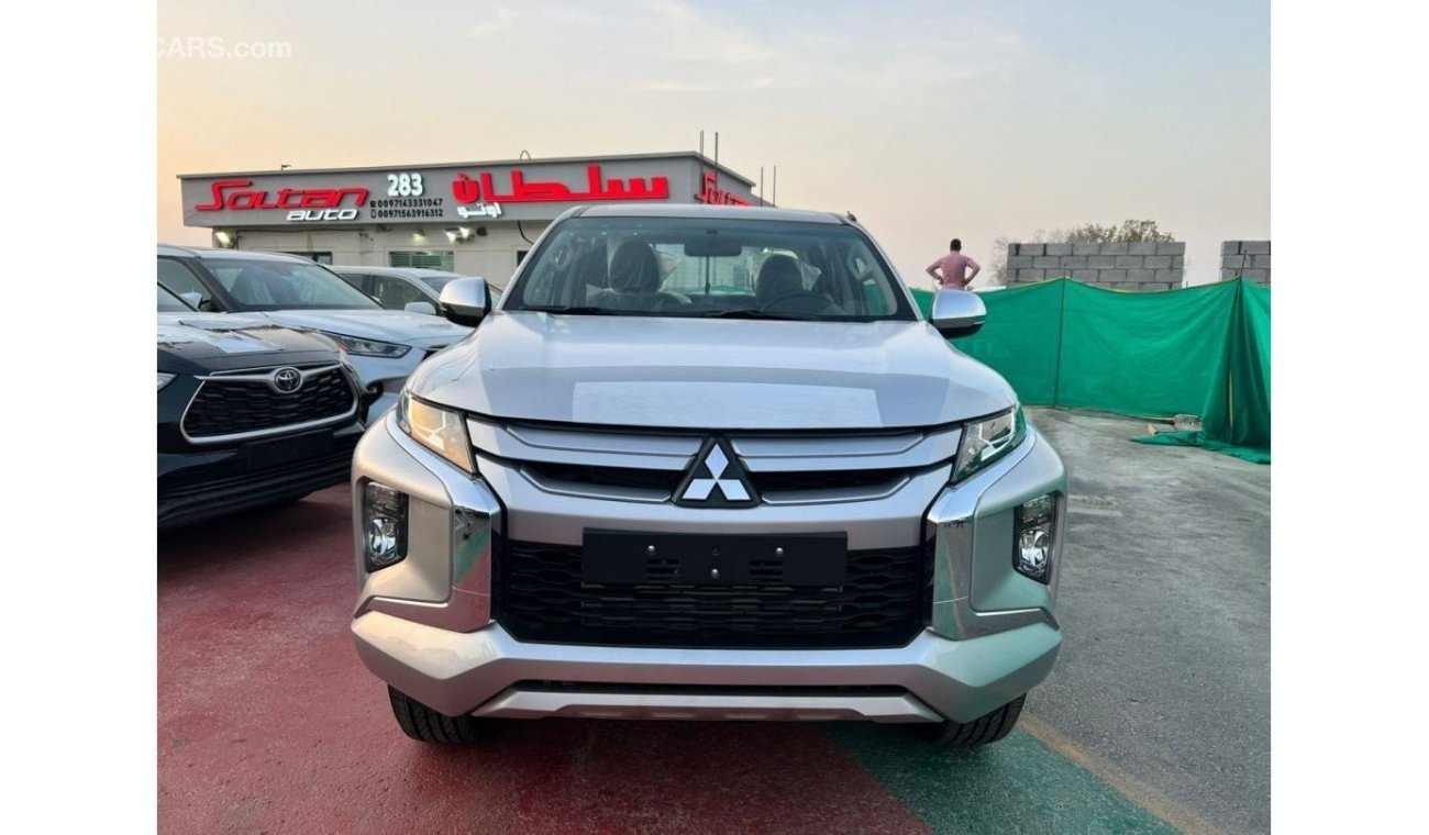 Mitsubishi L200 MITSUBISHI L200 Double Cab 22MY silver color AT 2.4L Diesel // Fog light,, Chrome packedg , black ra