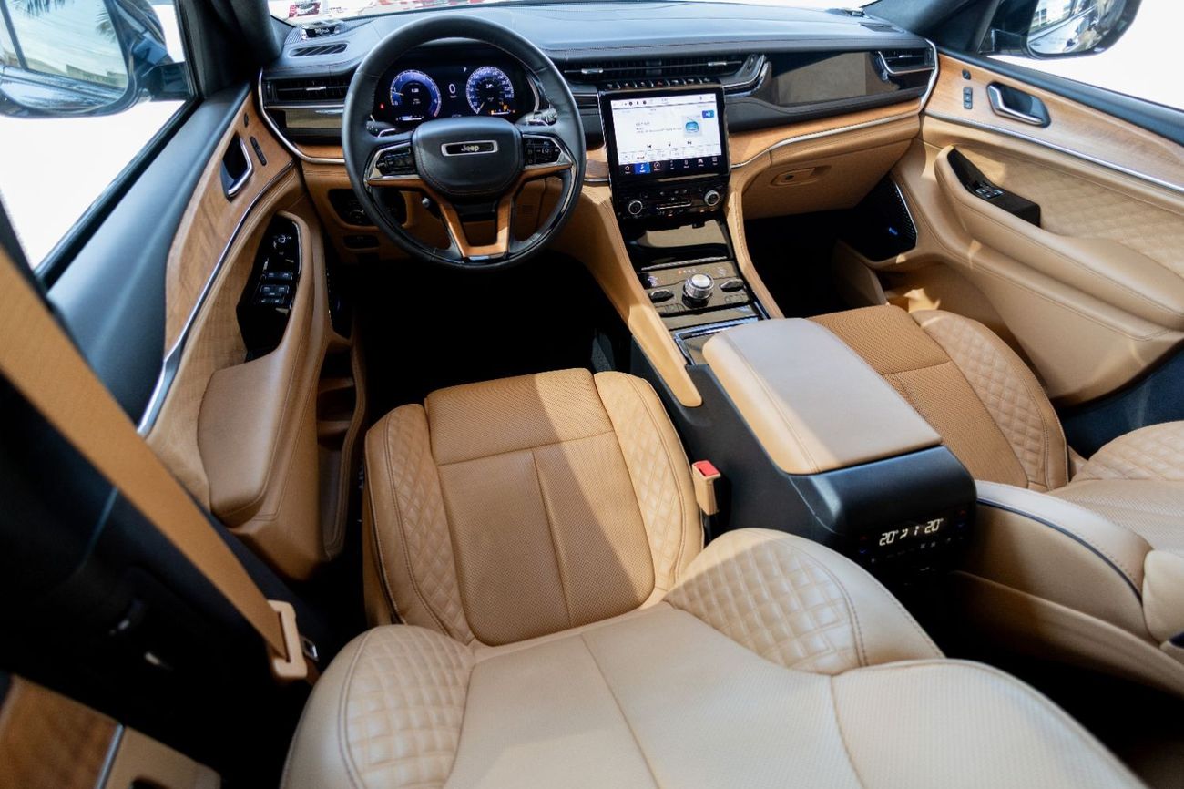 Jeep Grand Cherokee Jeep Grand Cherokee Summit 2023 American Spec under Warranty with Flexible Down-Payment.