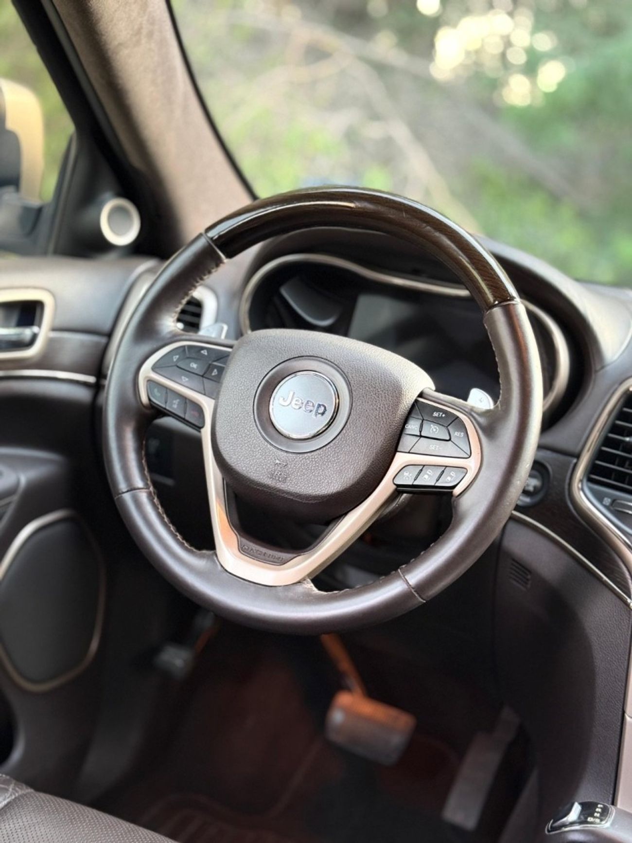 جيب جراند شيروكي Summit 5.7L (350 HP)