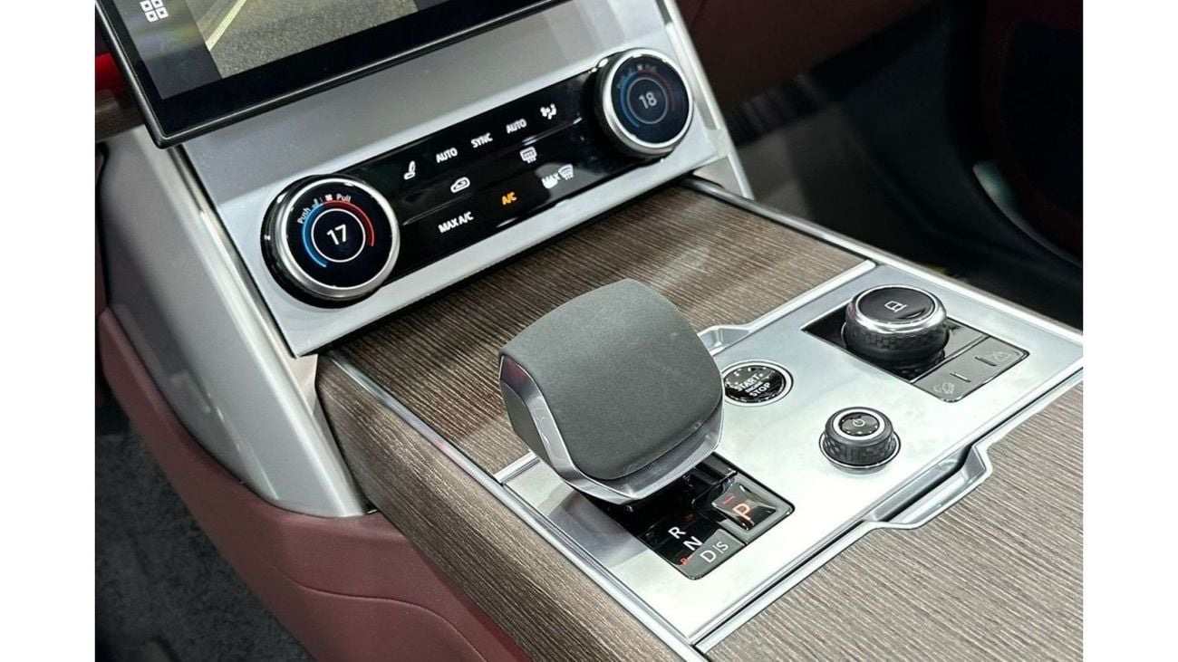 لاند روفر رينج روفر 2023 Range Rover Vogue P530 SE, 2 Years Range Rover Warranty, Fully Loaded, Very Low Kms, American