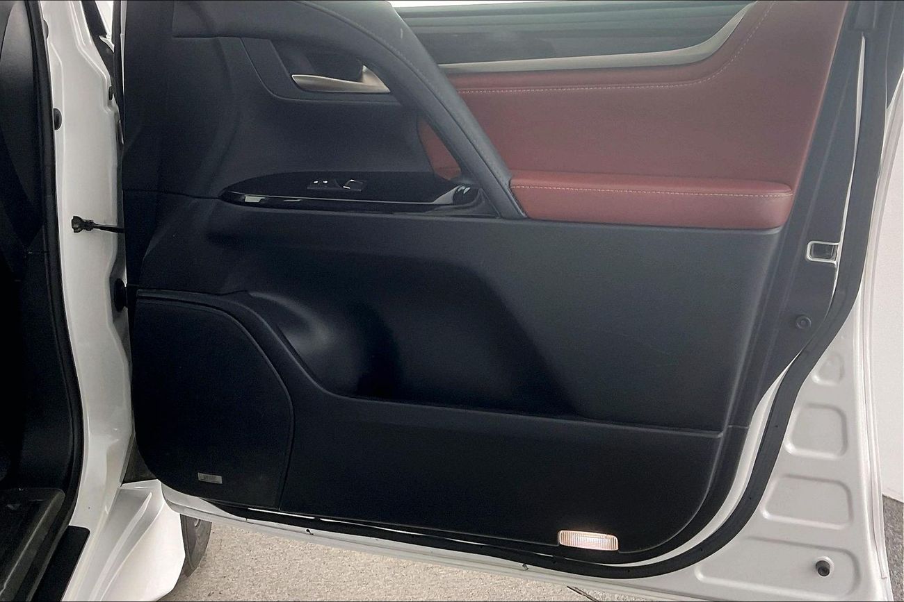 لكزس LX 570 Platinum | upto AED 20,000 Ramadan Discount | شامل الضمان | 0 ﺪﻔﻋﺓ ﺃﻮﻟﻯ